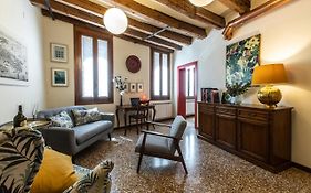 Riva De Biasio Charming Apartment